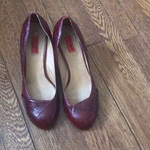 Mz Mooz burgundy Sez 39